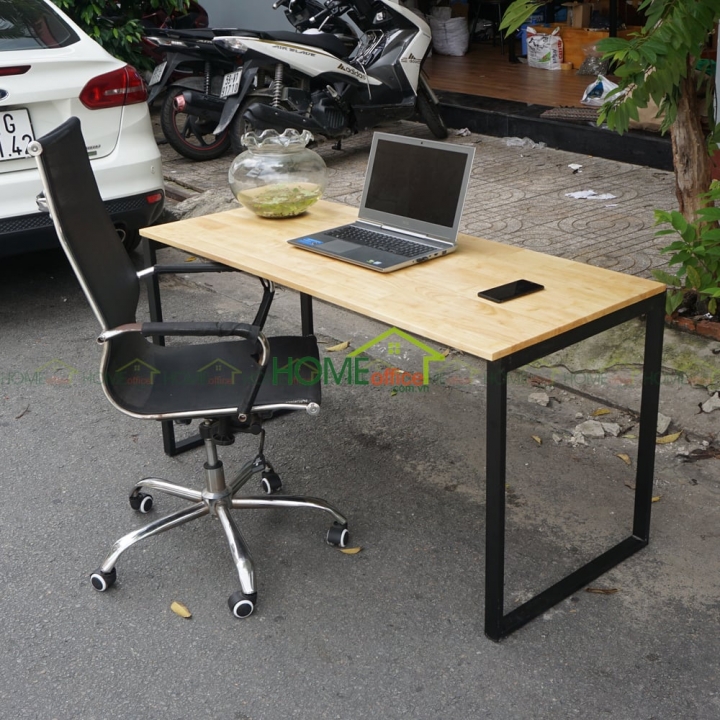 bàn làm việc gỗ cao su chân sắt lắp ráp