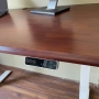 Bàn nâng hạ FlexiDesk chân điện 3 khớp mặt gỗ Tràm màu cánh gián FLD013