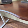 Bàn nâng hạ FlexiDesk chân điện 3 khớp mặt gỗ Tràm màu cánh gián FLD013